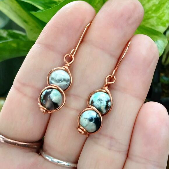 Boho Chic Dyed Agate Crystal Dangle Earrings, Copper Wire Gemstone Jewelry 1.5" - Picture 1 of 3